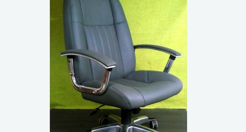 Перетяжка офисного кресла кожей. Улан-Удэ